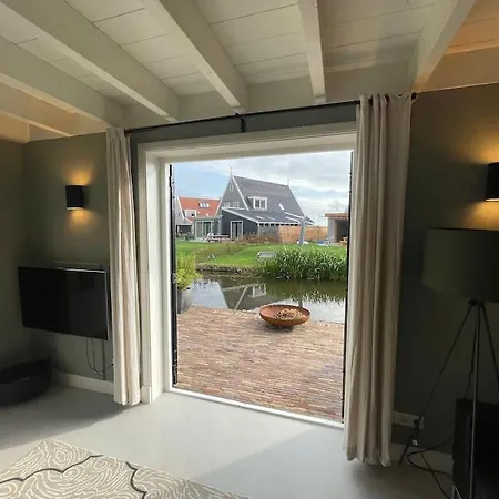 Black Barn. Broek in Waterland