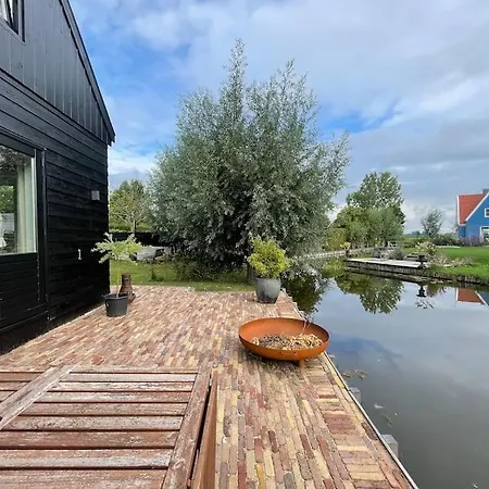 Black Barn. Broek in Waterland